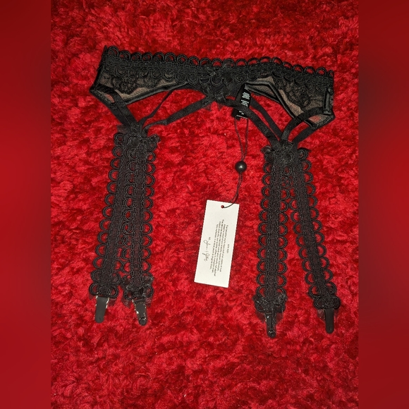 D5. NWT FOR LOVE AND LEMONS SWIRLY FLORAL GARTER BELT - Picture 10 of 10